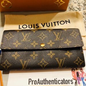 Excellent condition Louis Vuitton Sarah Wallet